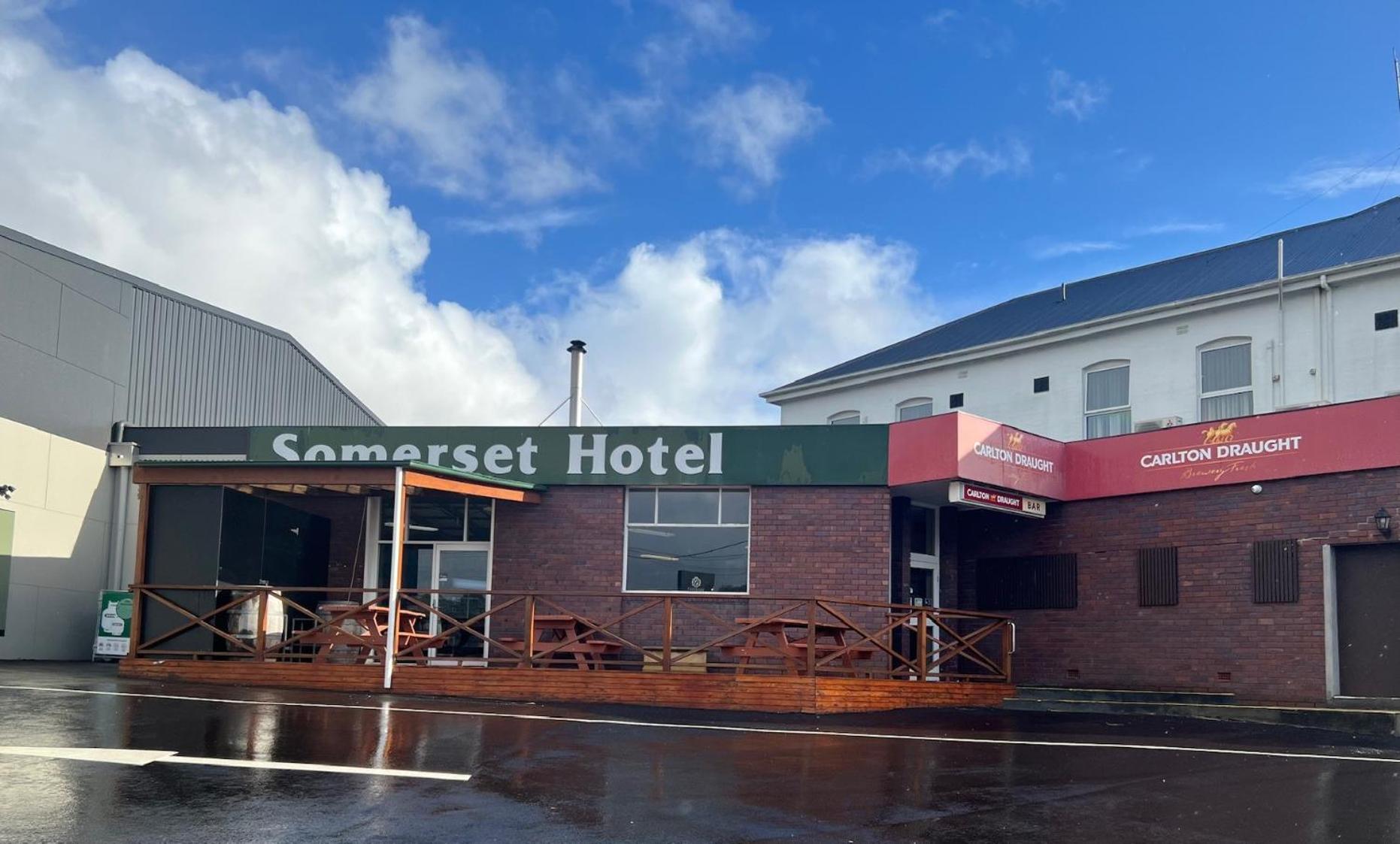 Somerset Hotel Exterior photo